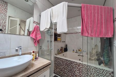 Casa de condomínio à venda com 400m², 5 quartos e 5 vagas Casa de condomínio à venda com 400m², 5 quartos e 5 vagasBanheiro da Suíte