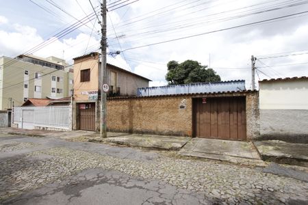 Casa à venda com 277m², 5 quartos e 3 vagasFachada