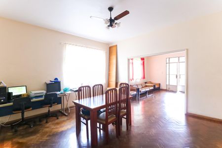 Casa para alugar com 372m², 3 quartos e 5 vagas Casa para alugar com 372m², 3 quartos e 5 vagasSala