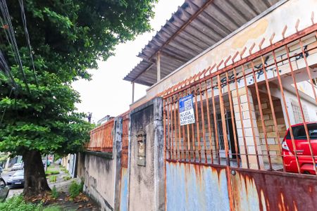 Casa para alugar com 372m², 3 quartos e 5 vagas Casa para alugar com 372m², 3 quartos e 5 vagasFachada casa com placa