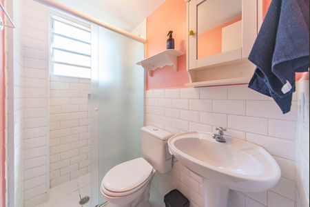 Banheiro  de apartamento à venda com 2 quartos, 50m² em Parque São Vicente, Santo André