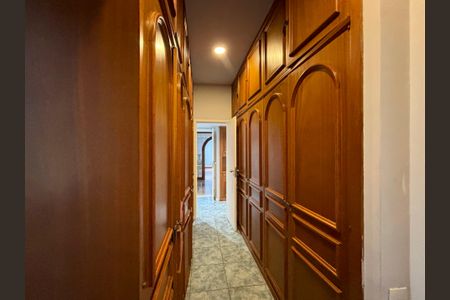 Apartamento à venda com 243m², 3 quartos e 3 vagasSuíte - closet