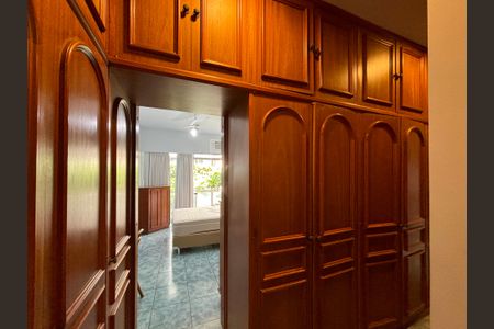 Apartamento à venda com 243m², 3 quartos e 3 vagasSuíte - closet