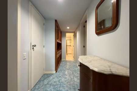 Apartamento à venda com 243m², 3 quartos e 3 vagasCorredor
