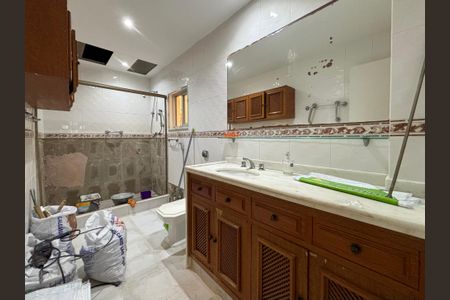 Apartamento à venda com 243m², 3 quartos e 3 vagasSuíte - banheiro