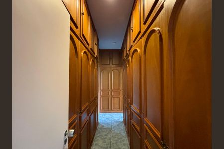 Apartamento à venda com 243m², 3 quartos e 3 vagasSuíte - closet