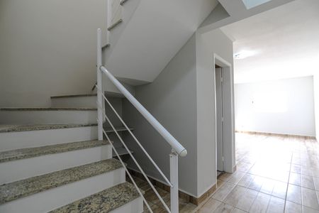 Apartamento para alugar com 131m², 3 quartos e 2 vagasEscada