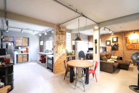 Casa à venda com 240m², 5 quartos e 2 vagasSala 