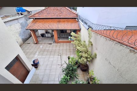 Casa à venda com 240m², 5 quartos e 2 vagas Casa à venda com 240m², 5 quartos e 2 vagasQuintal