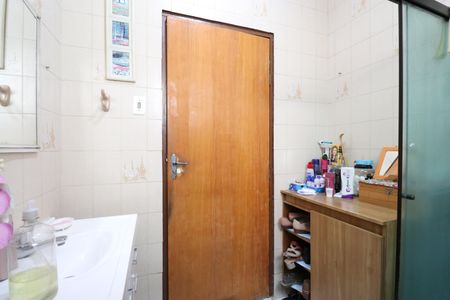 Casa à venda com 240m², 5 quartos e 2 vagasBanheiro 2