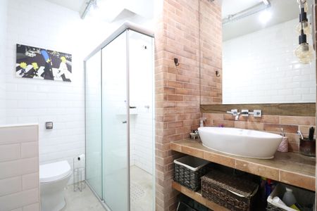 Casa à venda com 240m², 5 quartos e 2 vagasBanheiro 