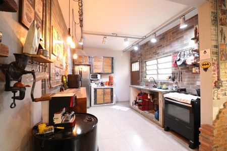 Casa à venda com 240m², 5 quartos e 2 vagasCozinha 