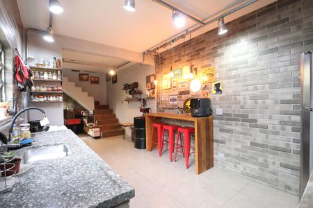 Casa à venda com 240m², 5 quartos e 2 vagasCozinha 