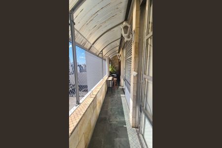 Apartamento à venda com 105m², 2 quartos e sem vagaVaranda