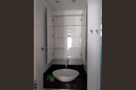 Apartamento à venda com 60m², 3 quartos e 1 vaga Apartamento à venda com 60m², 3 quartos e 1 vagaBanheiro