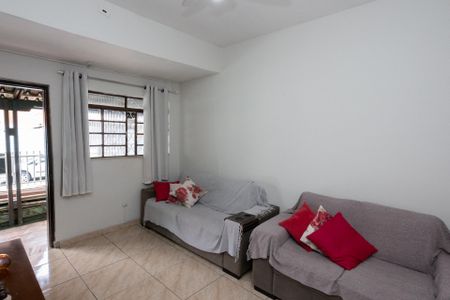 Casa à venda com 425m², 3 quartos e 2 vagas Casa à venda com 425m², 3 quartos e 2 vagasSala
