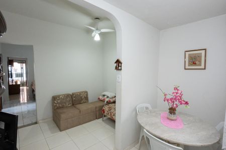 Casa à venda com 425m², 3 quartos e 2 vagas Casa à venda com 425m², 3 quartos e 2 vagasSala de Jantar