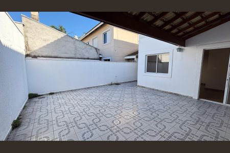 Casa de condomínio para alugar com 140m², 3 quartos e 2 vagasQuintal