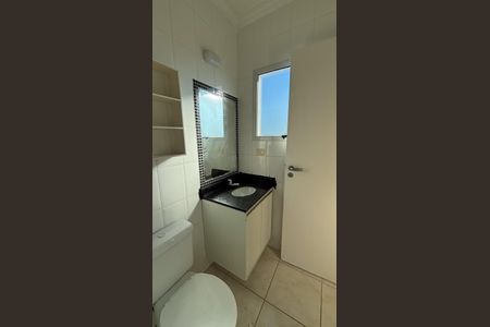 Casa de condomínio para alugar com 140m², 3 quartos e 2 vagasBanheiro  da Suíte