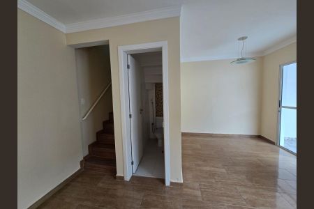 Sala de casa de condomínio para alugar com 3 quartos, 140m² em Vila Branca, Jacareí