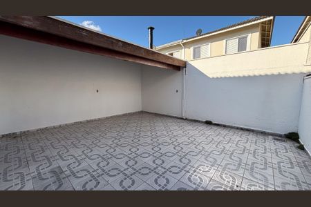 Casa de condomínio para alugar com 140m², 3 quartos e 2 vagasQuintal