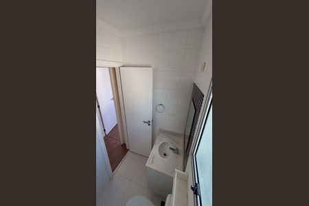 Casa de condomínio para alugar com 140m², 3 quartos e 2 vagasBanheiro Social