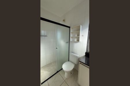 Casa de condomínio para alugar com 140m², 3 quartos e 2 vagasBanheiro  da Suíte