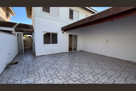 Casa de condomínio para alugar com 140m², 3 quartos e 2 vagasQuintal