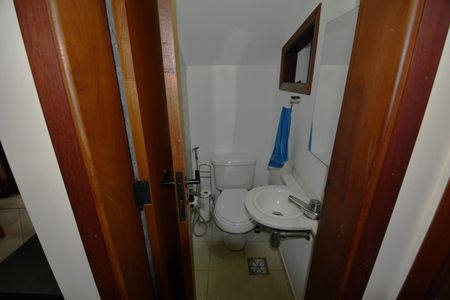 Casa de condomínio à venda com 120m², 3 quartos e 2 vagasLavabo