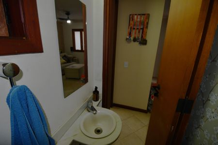 Casa de condomínio à venda com 120m², 3 quartos e 2 vagasLavabo