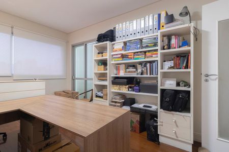 Apartamento à venda com 209m², 4 quartos e 4 vagas Apartamento à venda com 209m², 4 quartos e 4 vagasEscritório