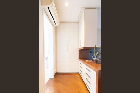 Apartamento à venda com 209m², 4 quartos e 4 vagas Apartamento à venda com 209m², 4 quartos e 4 vagasQuarto Suíte 1