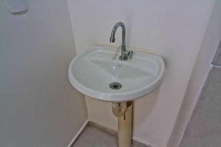 Apartamento para alugar com 32m², 2 quartos e sem vaga Apartamento para alugar com 32m², 2 quartos e sem vagaBanheiro social