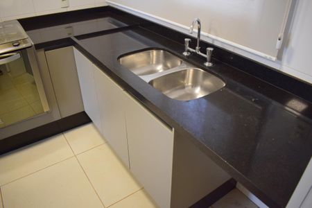 Apartamento para alugar com 156m², 3 quartos e sem vagaCozinha - Armários