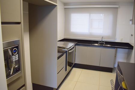 Apartamento para alugar com 156m², 3 quartos e sem vagaCozinha - Armários