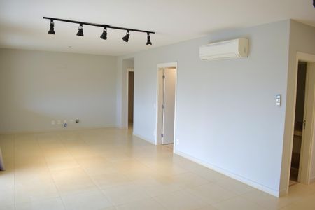 Apartamento para alugar com 156m², 3 quartos e sem vagaSala