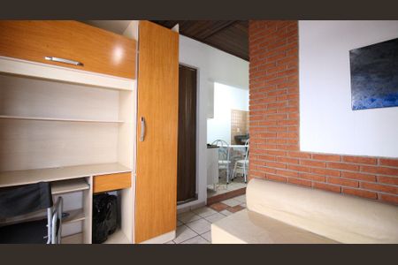 Casa à venda com 288m², 4 quartos e 5 vagas Casa à venda com 288m², 4 quartos e 5 vagasQuarto (Casa 2)