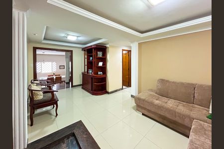 Casa à venda com 5 quartos, 278m² em Alípio de Melo, Belo Horizonte