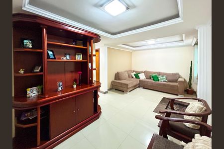 Casa à venda com 5 quartos, 278m² em Alípio de Melo, Belo Horizonte