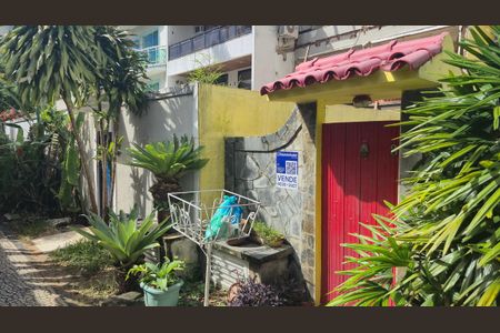 Casa de condomínio à venda com 135m², 2 quartos e 2 vagas Casa de condomínio à venda com 135m², 2 quartos e 2 vagasPlaca Instalada