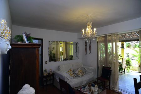 Sala de casa de condomínio à venda com 2 quartos, 135m² em Barra da Tijuca, Rio de Janeiro