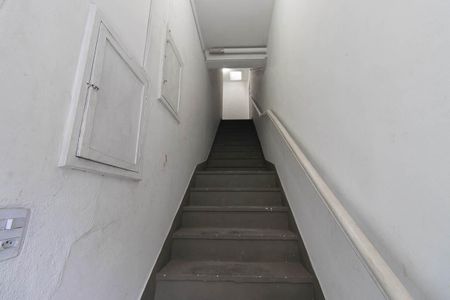 Casa para alugar com 80m², 2 quartos e sem vagaEscada