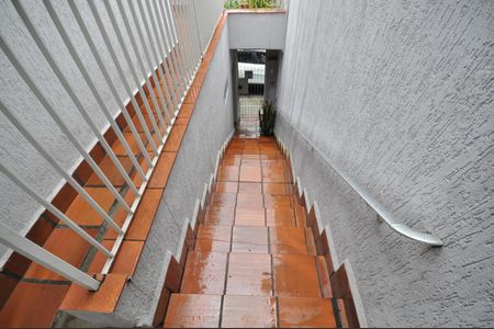 Casa à venda com 132m², 2 quartos e 1 vagaEscada de acesso