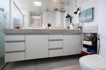 Apartamento à venda com 174m², 3 quartos e 3 vagasBanheiro da suíte 2