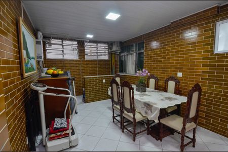 Apartamento à venda com 132m², 3 quartos e 1 vagaÁrea de Serviço