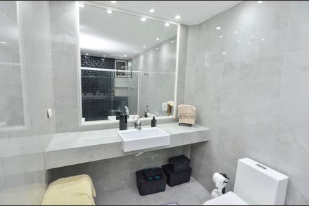 Apartamento à venda com 132m², 3 quartos e 1 vagaBanheiro da Suíte