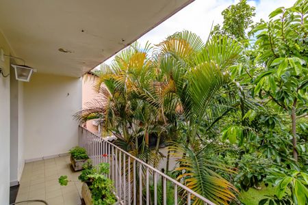 Casa para alugar com 359m², 4 quartos e 3 vagas Casa para alugar com 359m², 4 quartos e 3 vagasVaranda