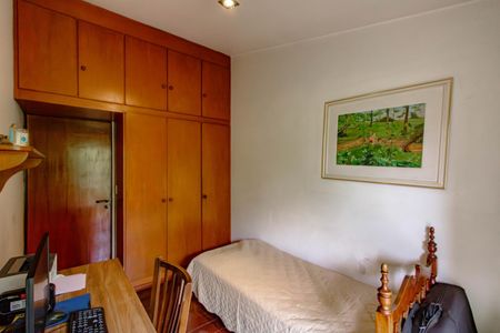 Casa para alugar com 359m², 4 quartos e 3 vagas Casa para alugar com 359m², 4 quartos e 3 vagasQuarto