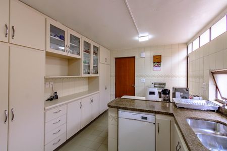 Casa para alugar com 359m², 4 quartos e 3 vagas Casa para alugar com 359m², 4 quartos e 3 vagasCozinha