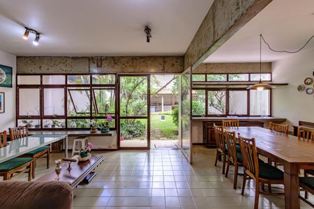 Casa para alugar com 359m², 4 quartos e 3 vagas Casa para alugar com 359m², 4 quartos e 3 vagasSala